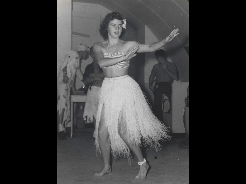 C30 Bobbi Hula 